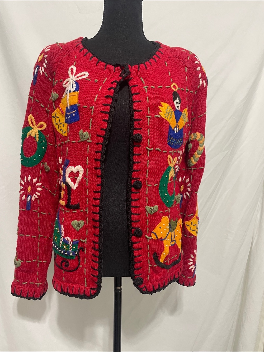 vintage Hampshire Studio red holiday cardigan . Size M. Preowned. See threads.